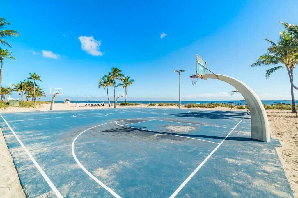 Walk To Las Olas Banyan Room Palm Paradise Inn Fort Lauderdale Exterior foto